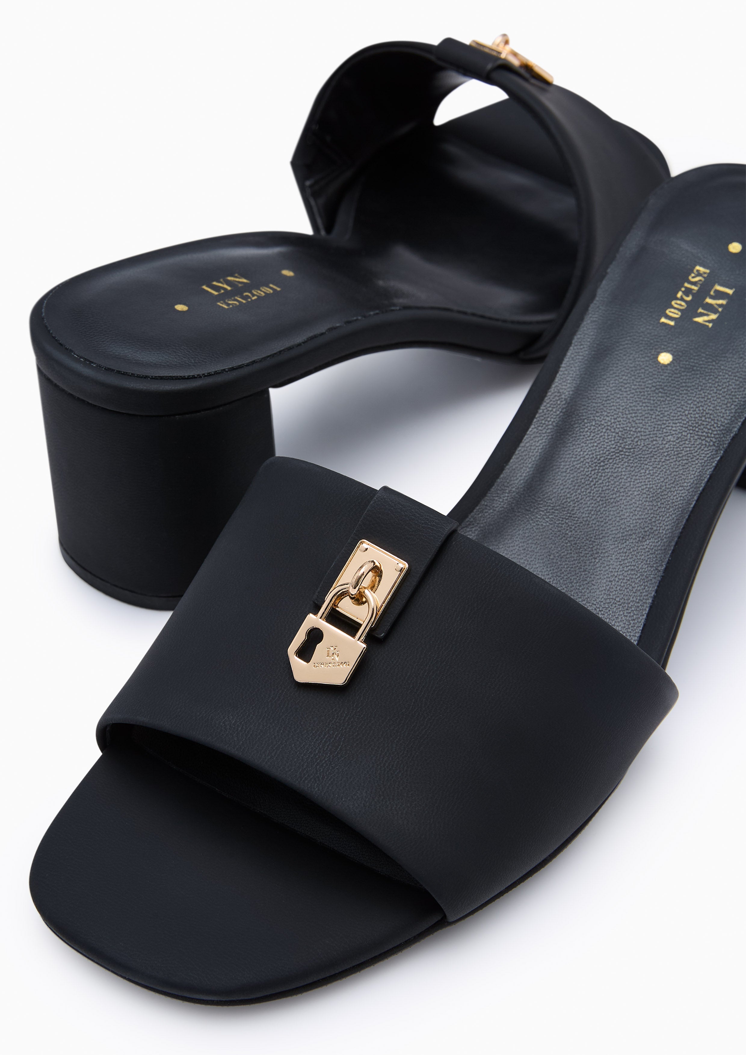 Neutra Mid Heels Black