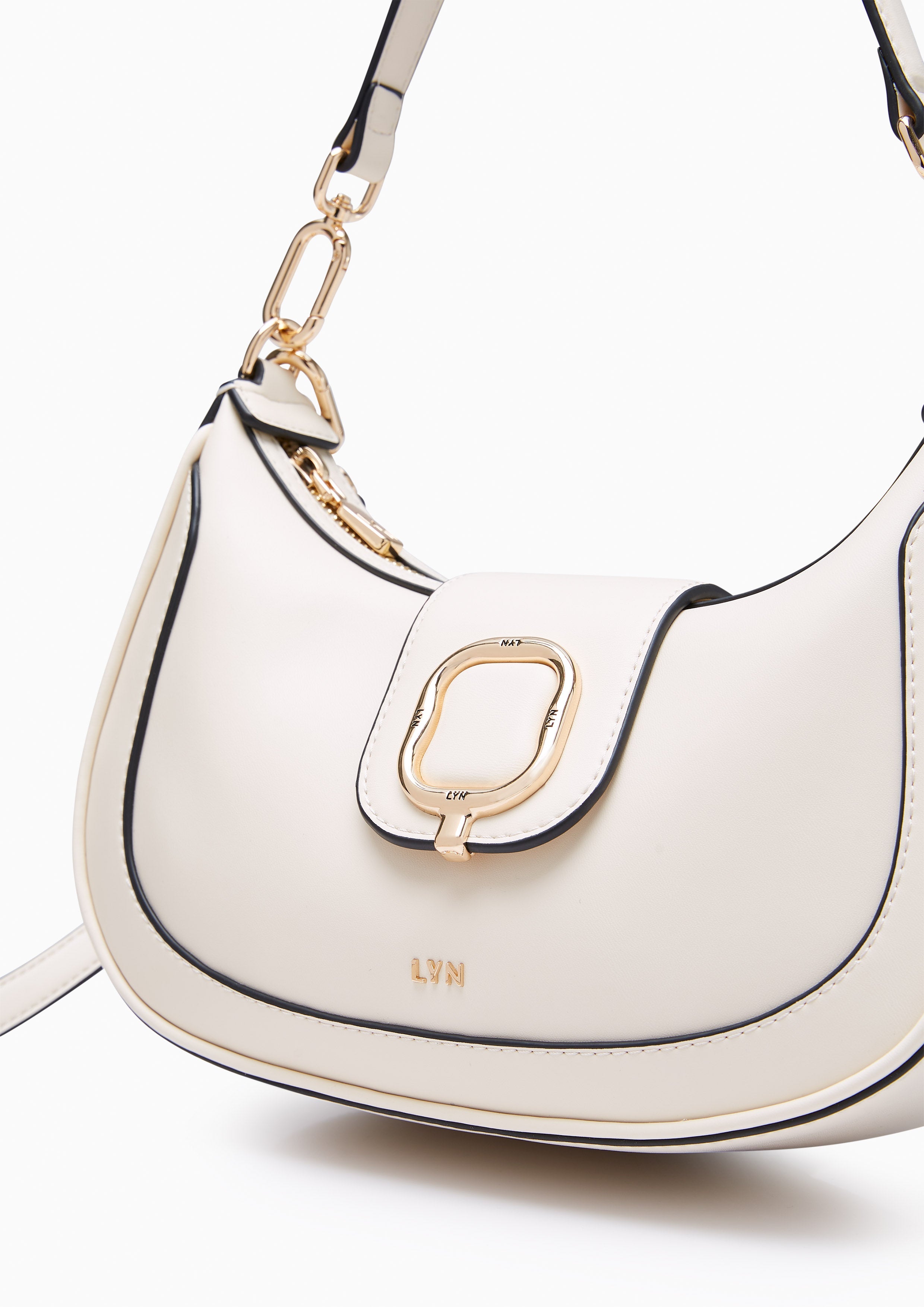 Pola M Shoulder Bag Ivory