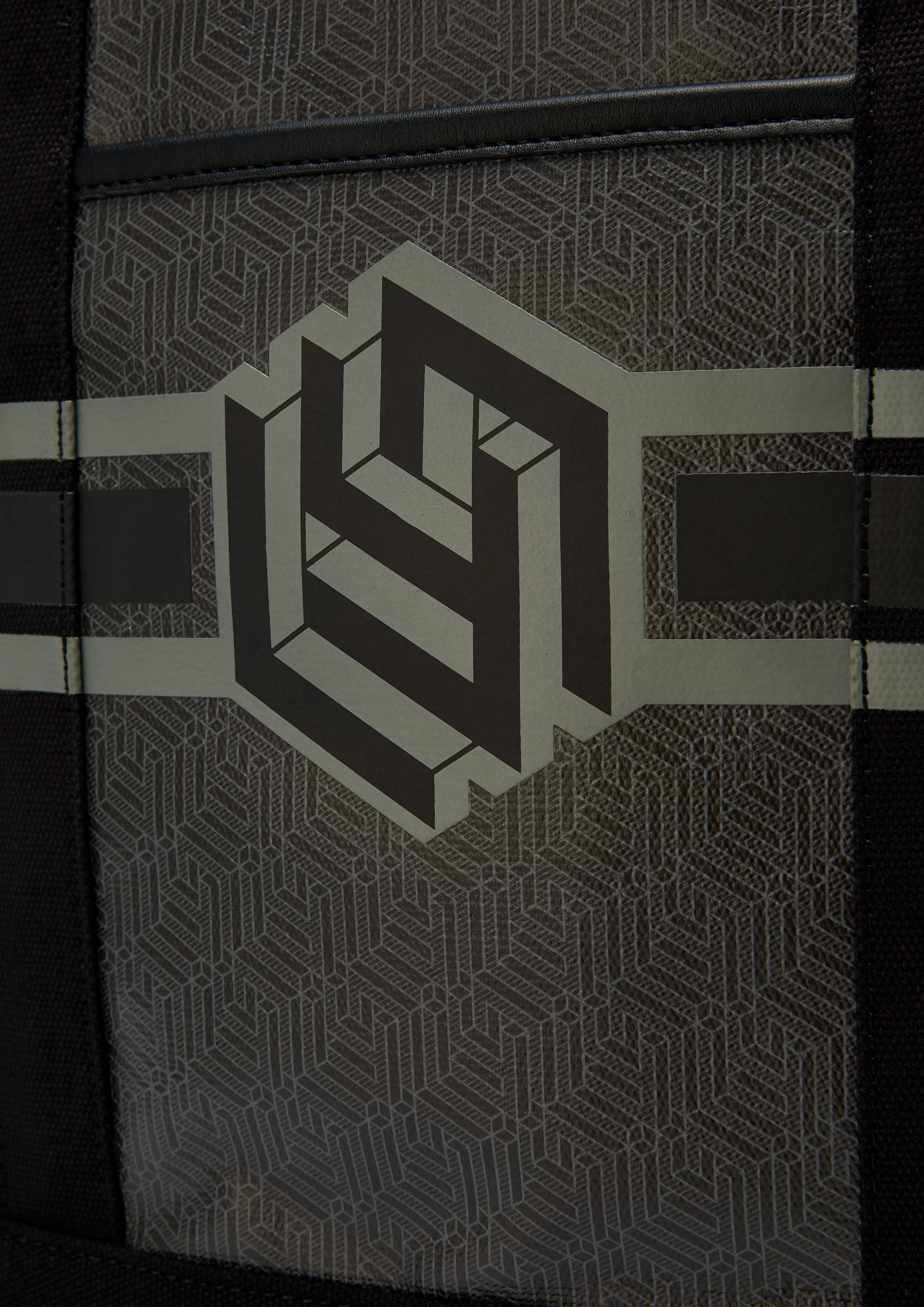 Link L Tote Bag Black