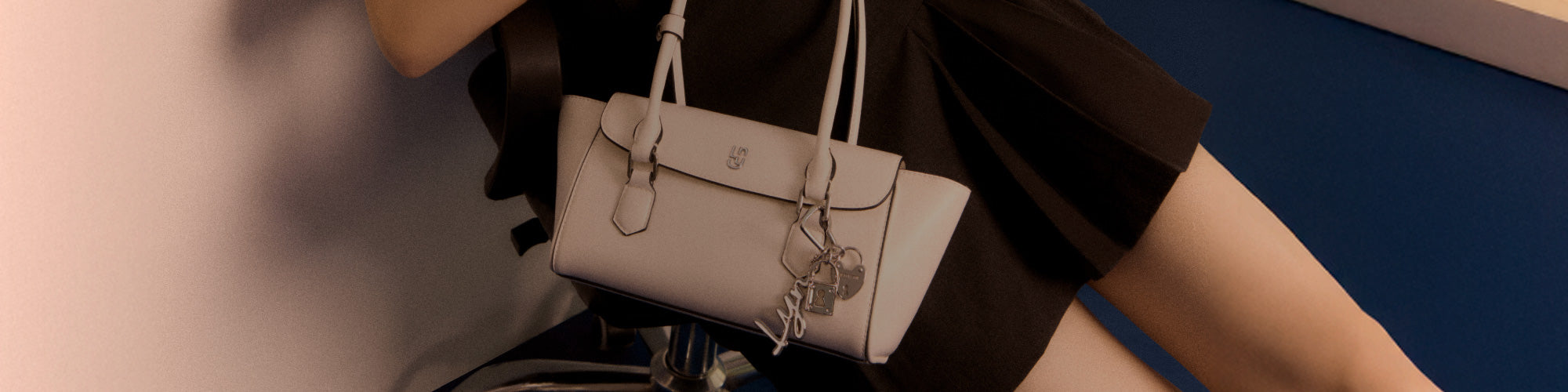 VIEW ALL SHOULDER BAGS