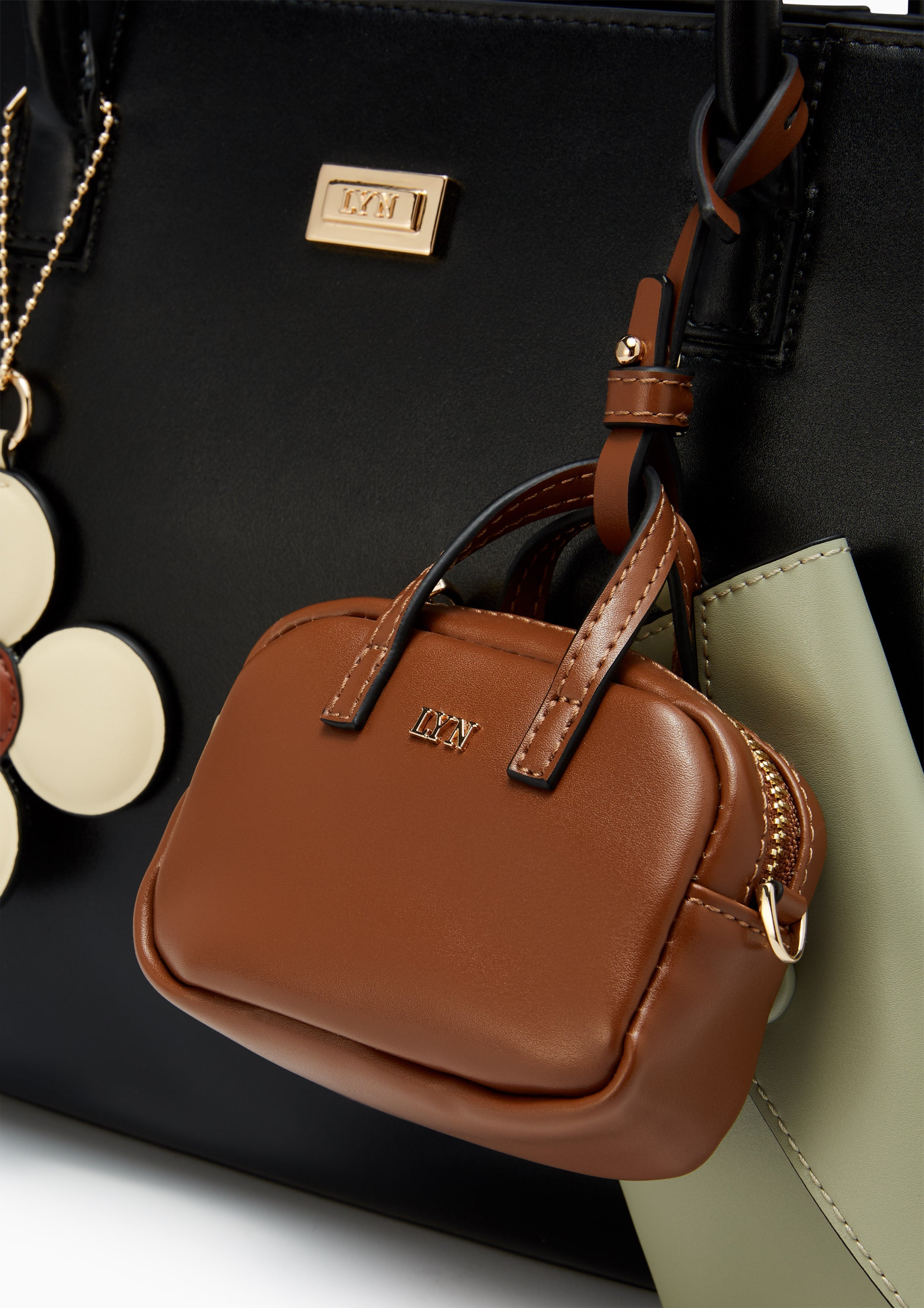 Danielle Xl Tote Bag Black