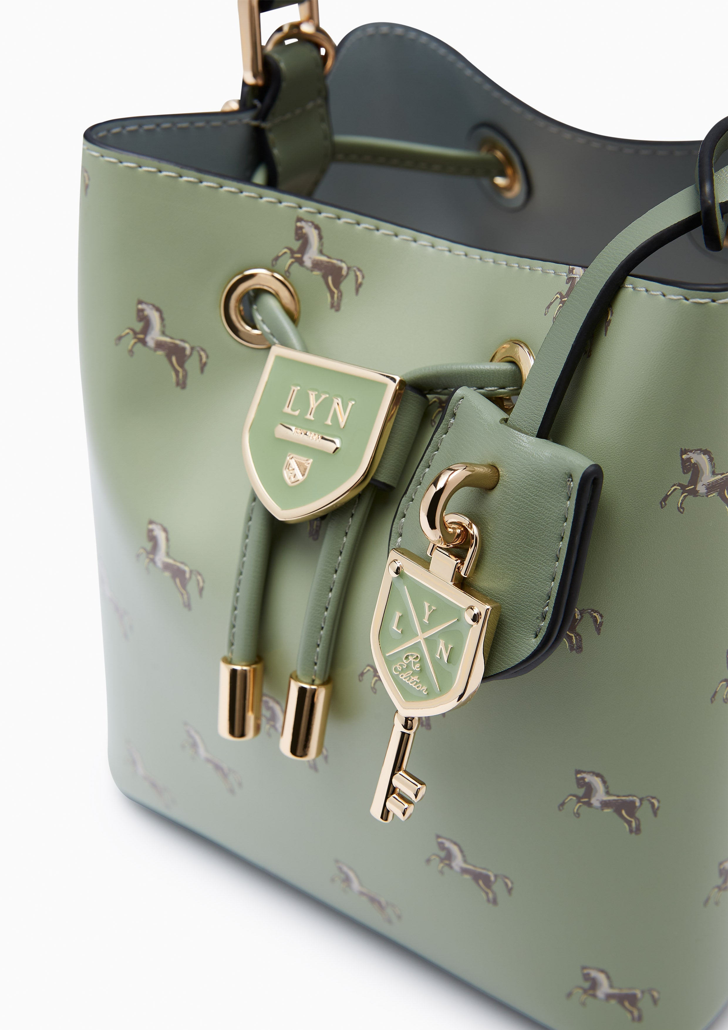Re-Edit Carina Mustang Bucket Bag Green