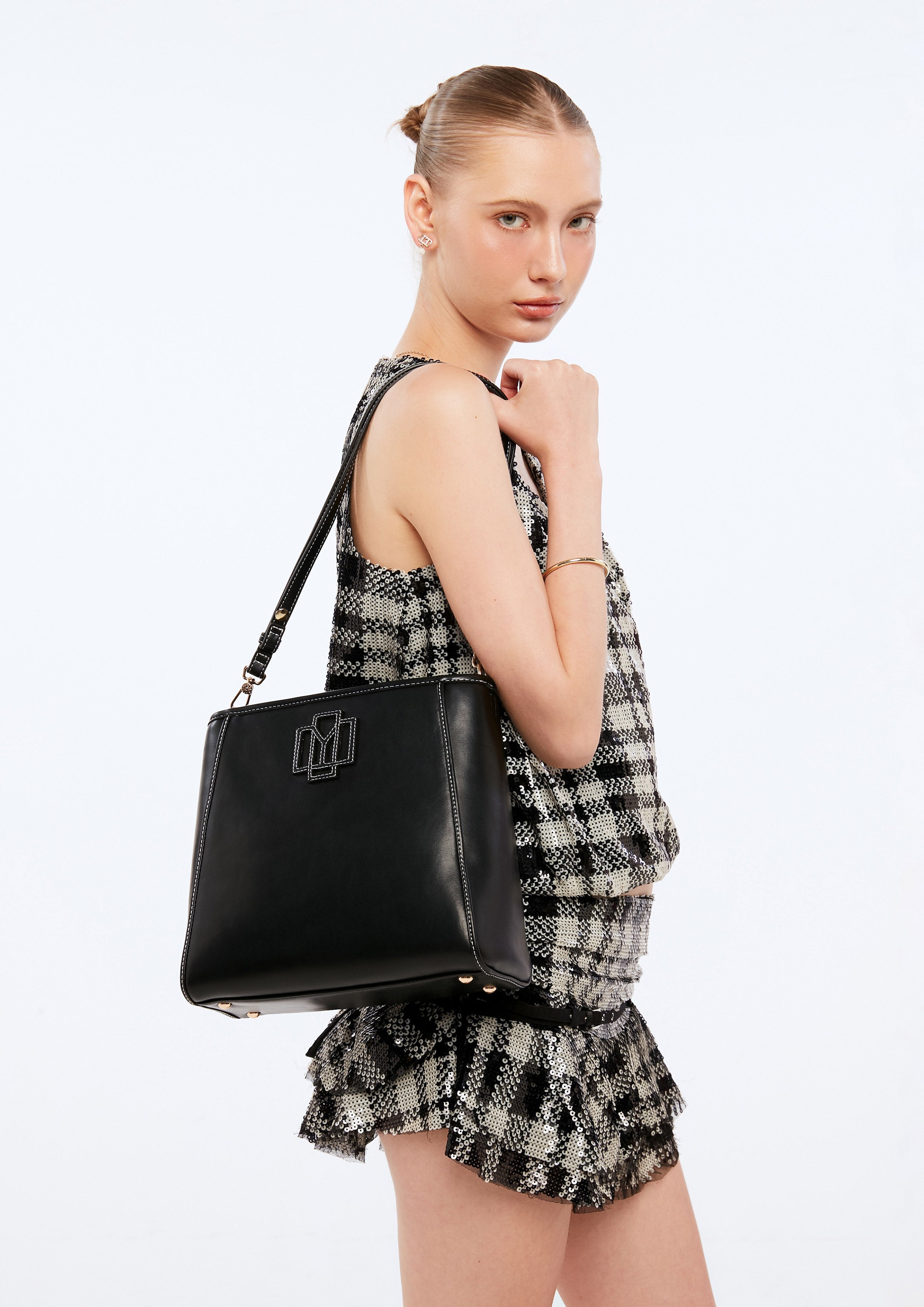 Berlyn L Shoulder Bag Black