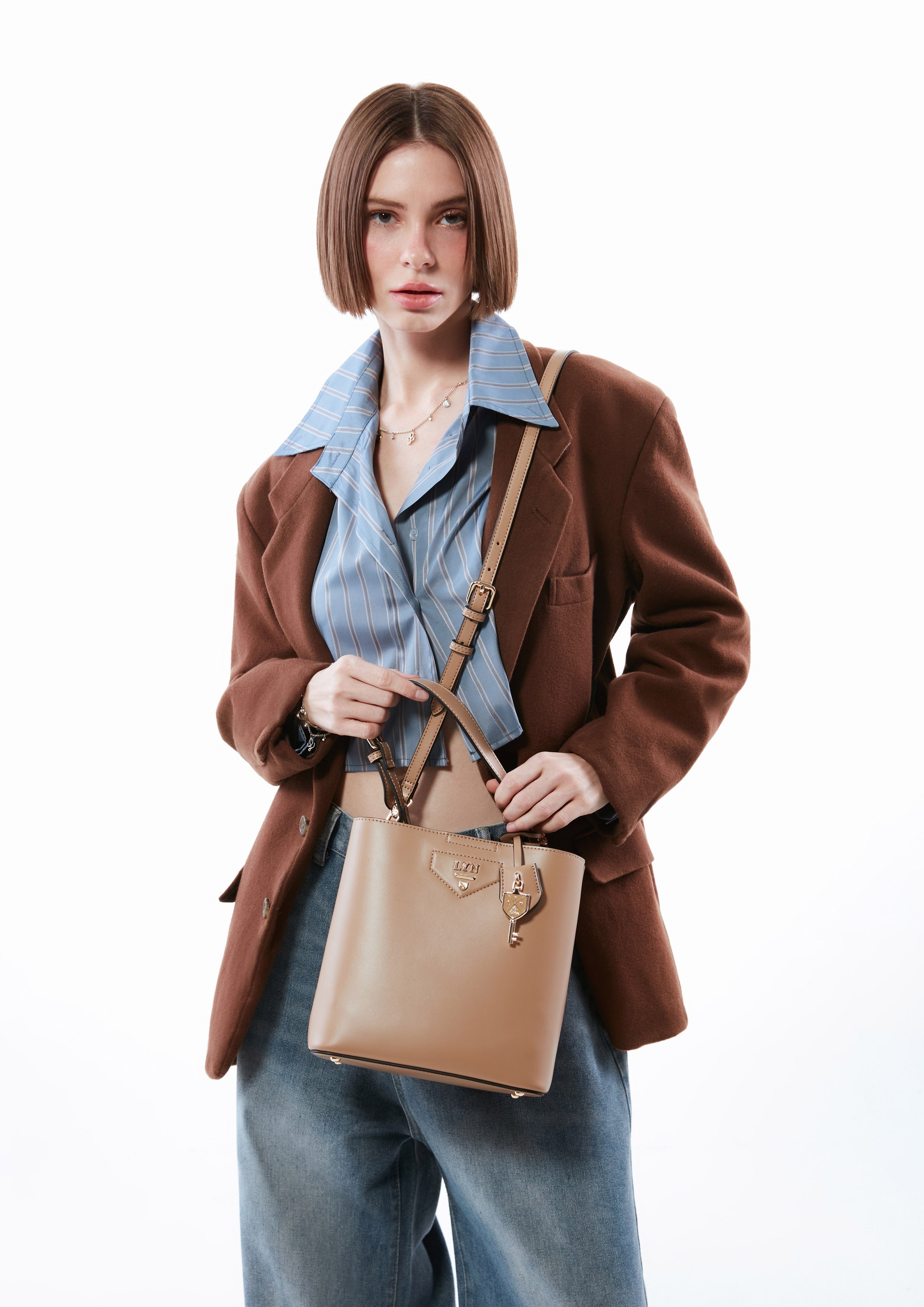 Astraea M Bucket Bag Beige