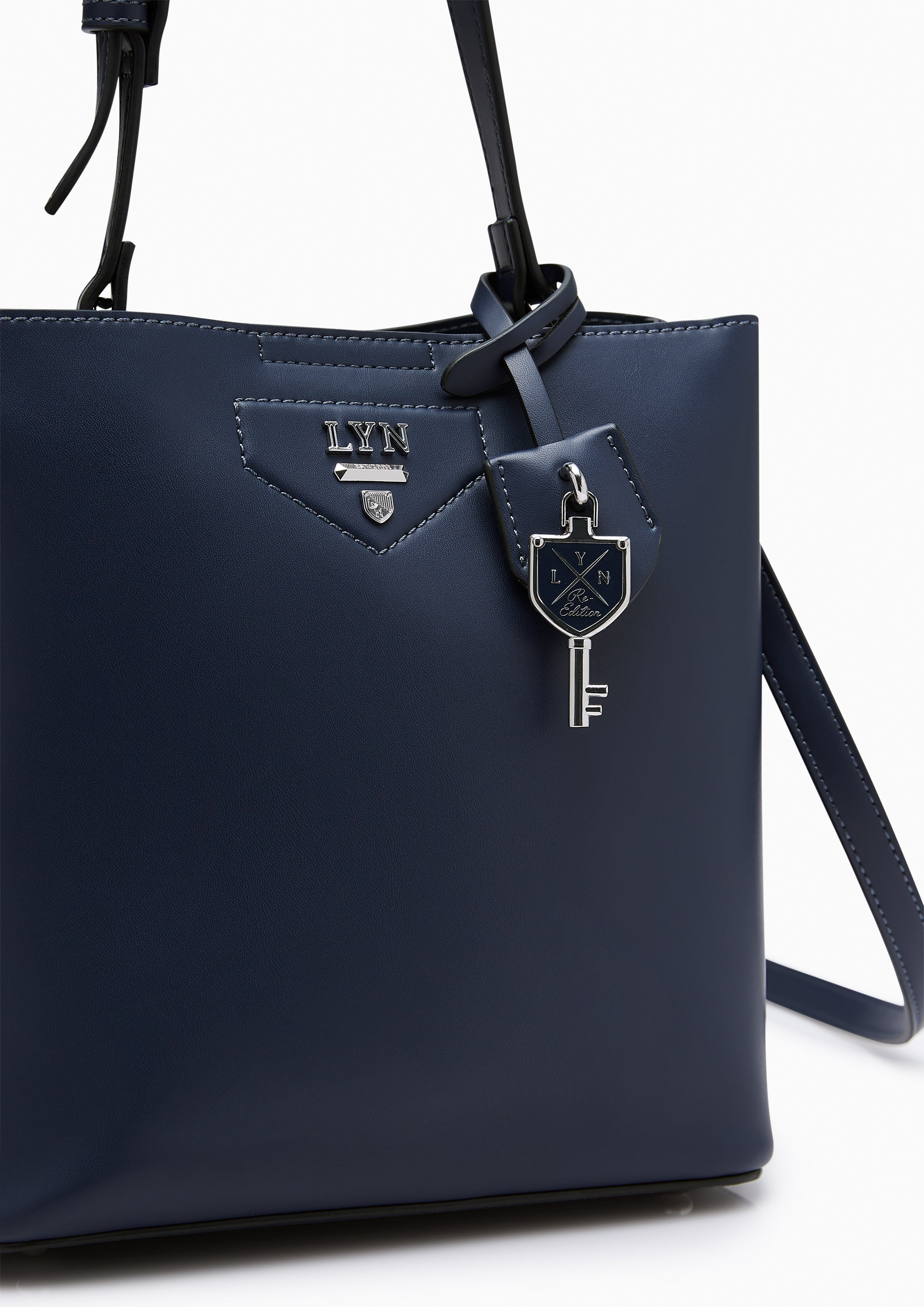 Astraea M Bucket Bag Navy