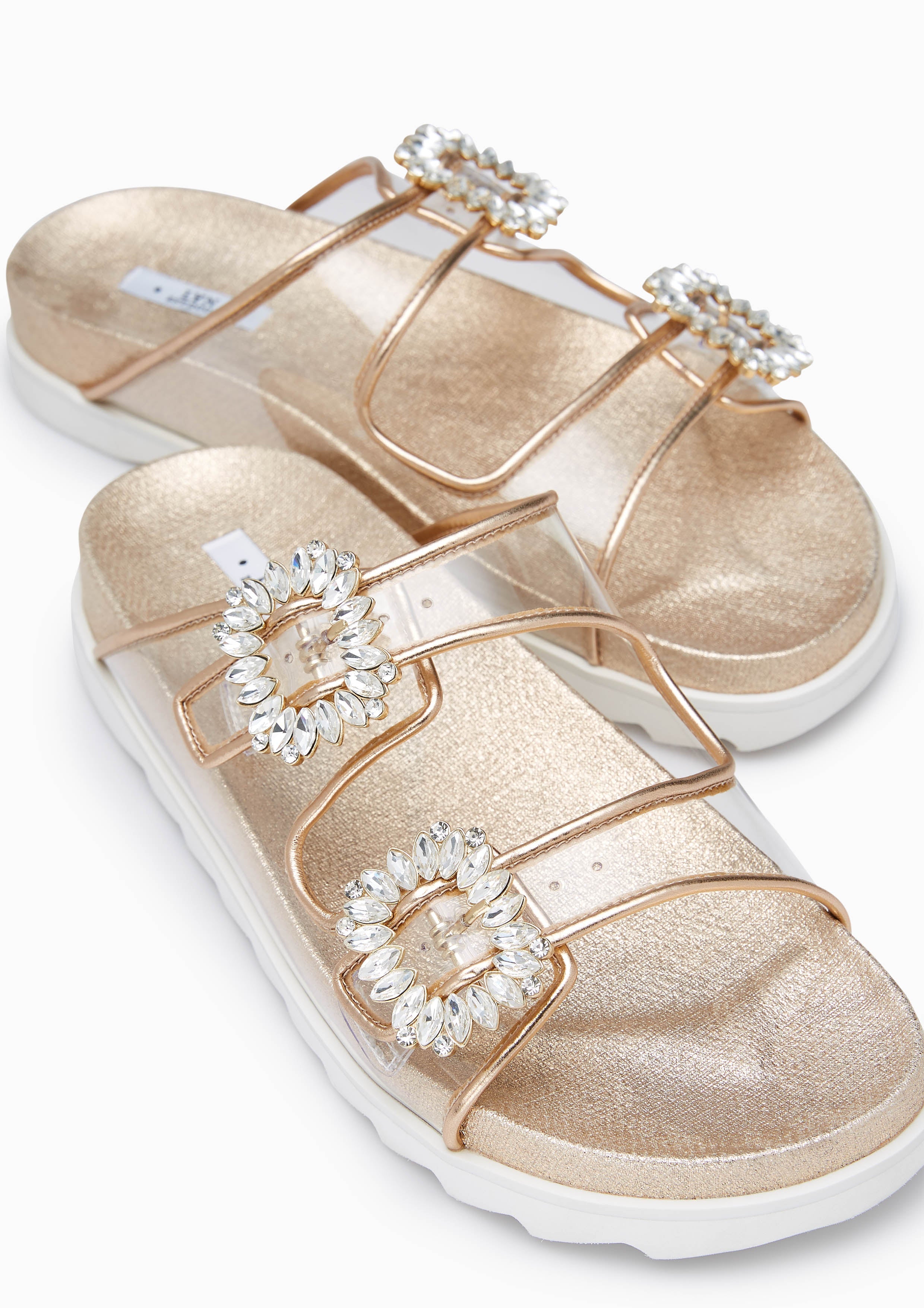 Veeni Flat Sandals Gold