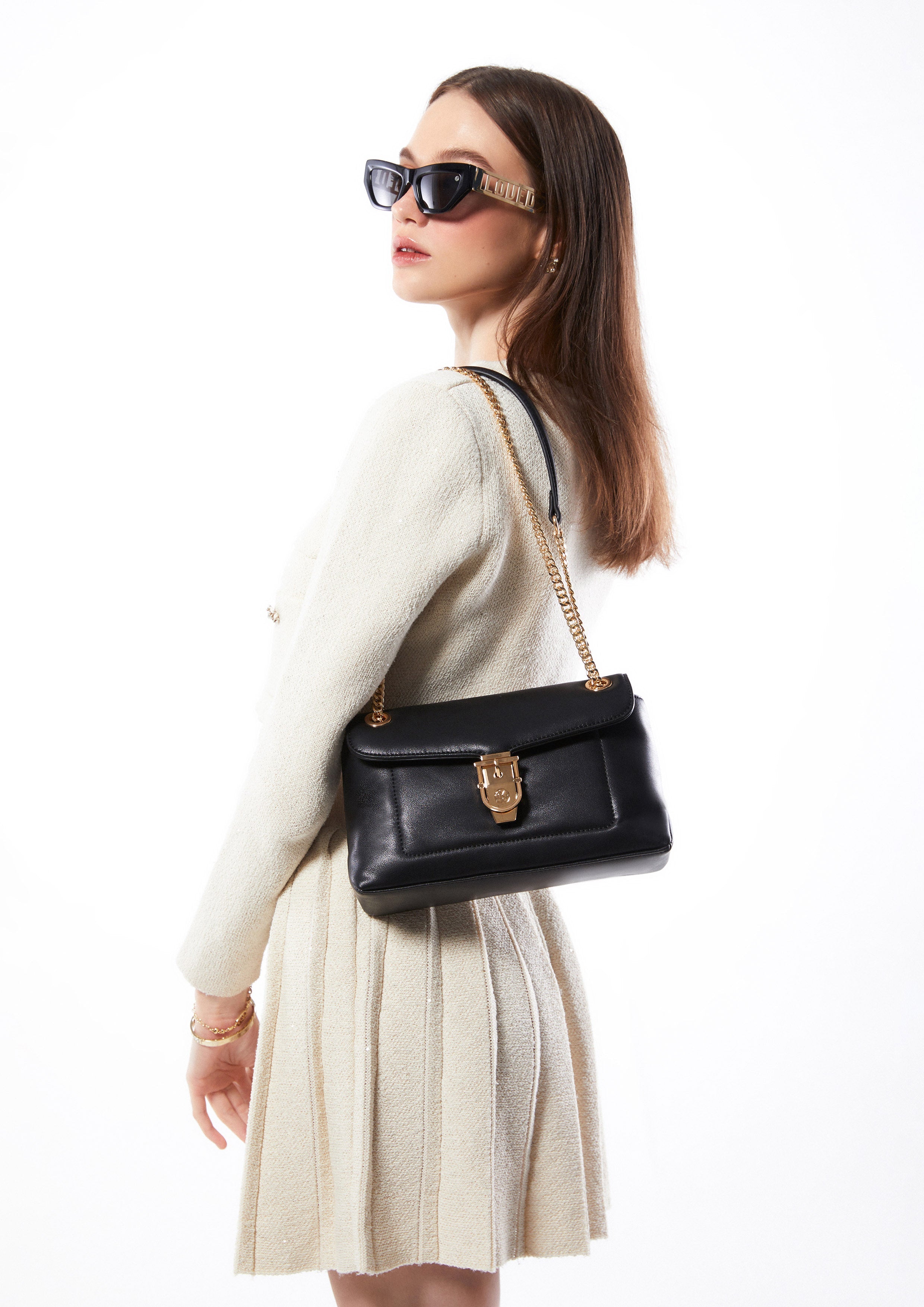 Mills M Shoulder Bag Black