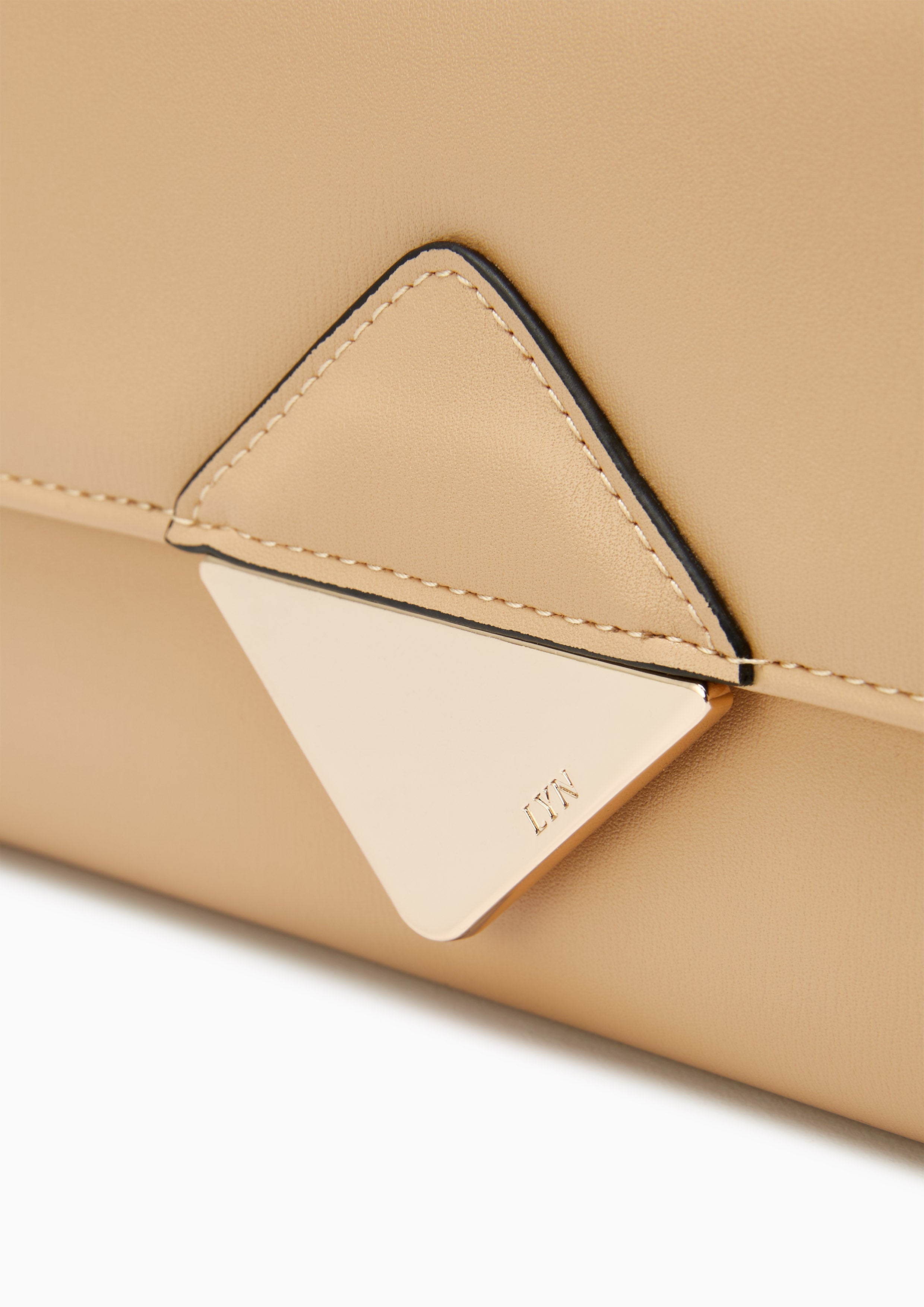 Trangle Wallet On Chain  Beige