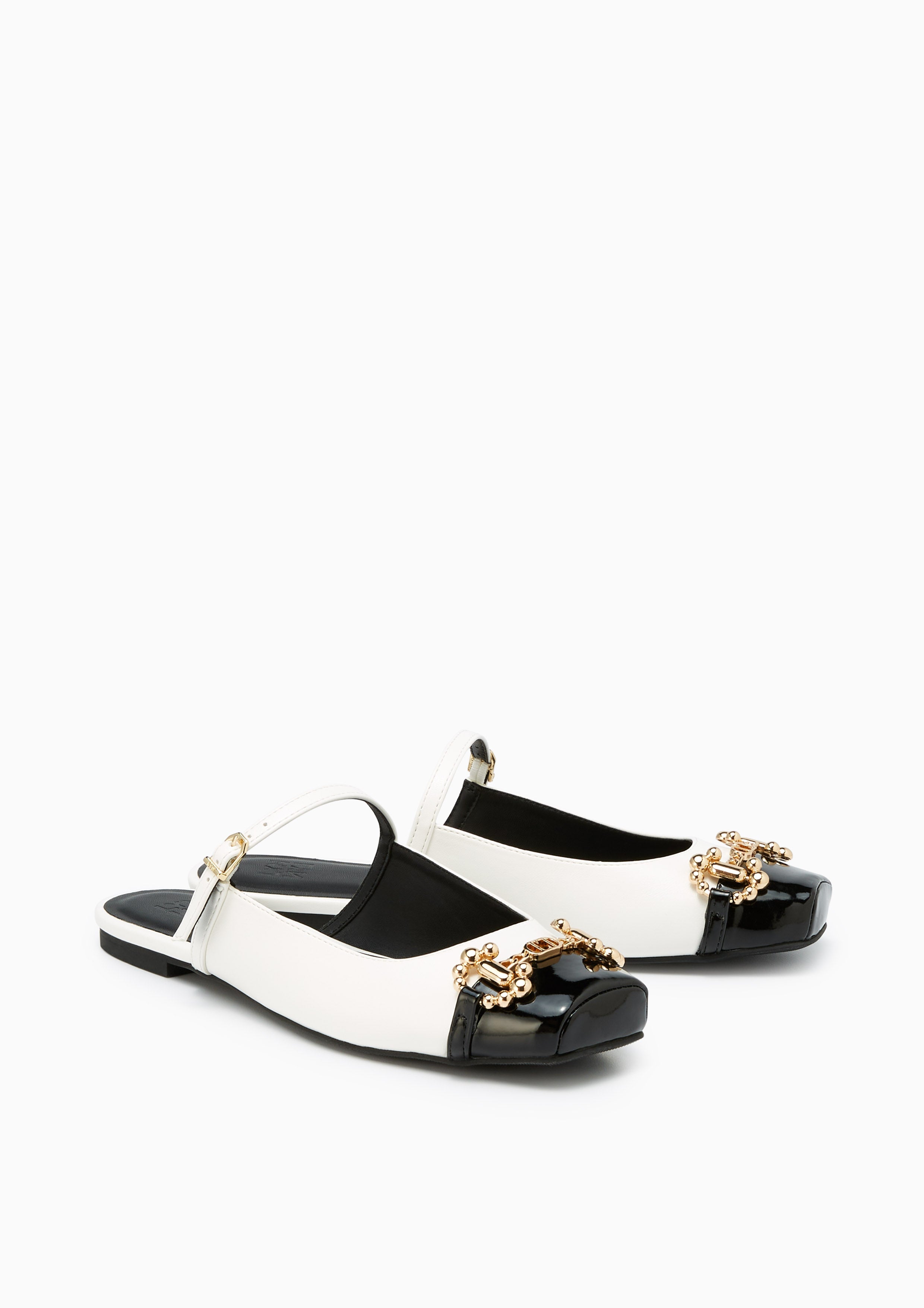 Haiatt Flat Sandals White