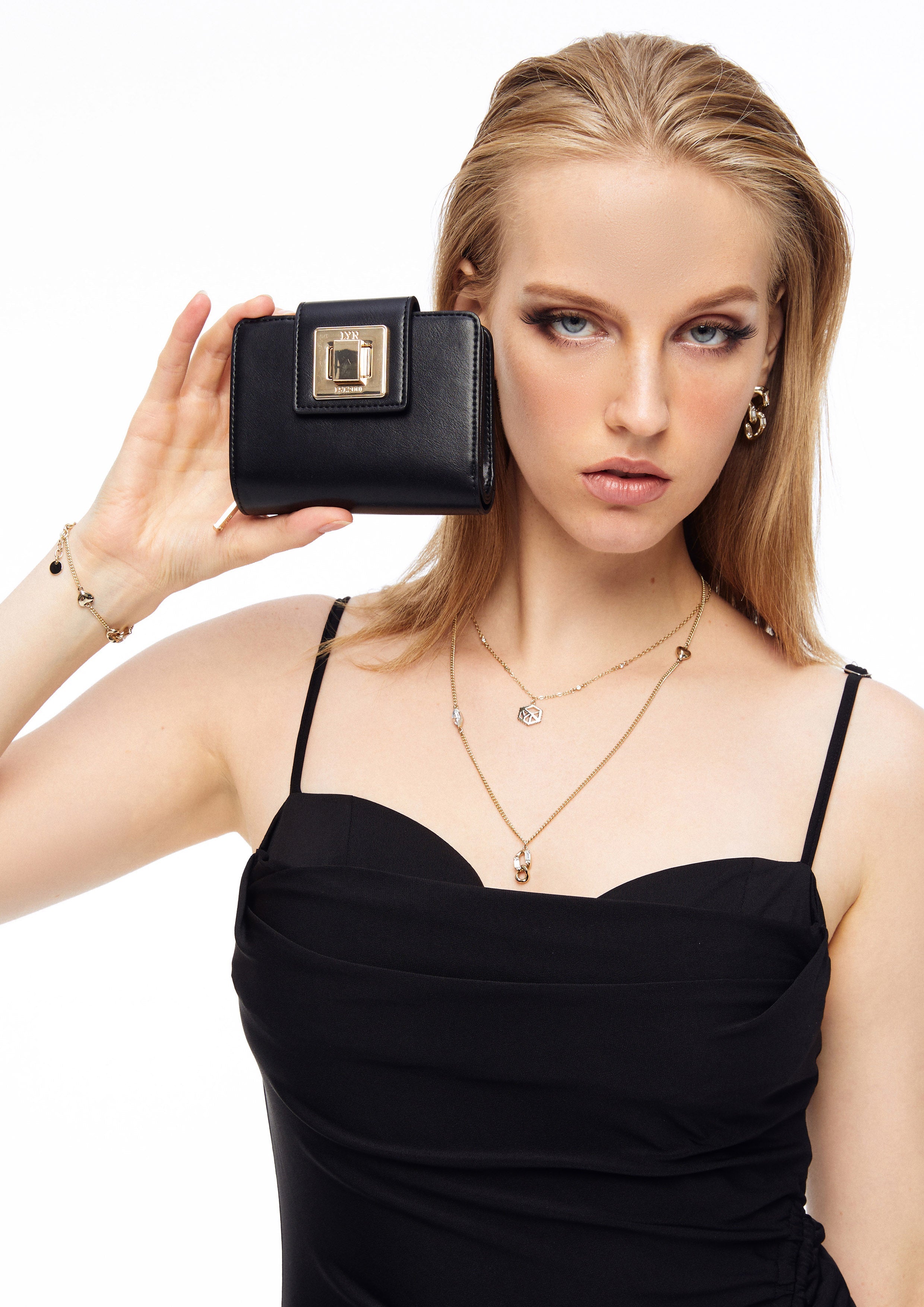 Betzy Short Wallet Black