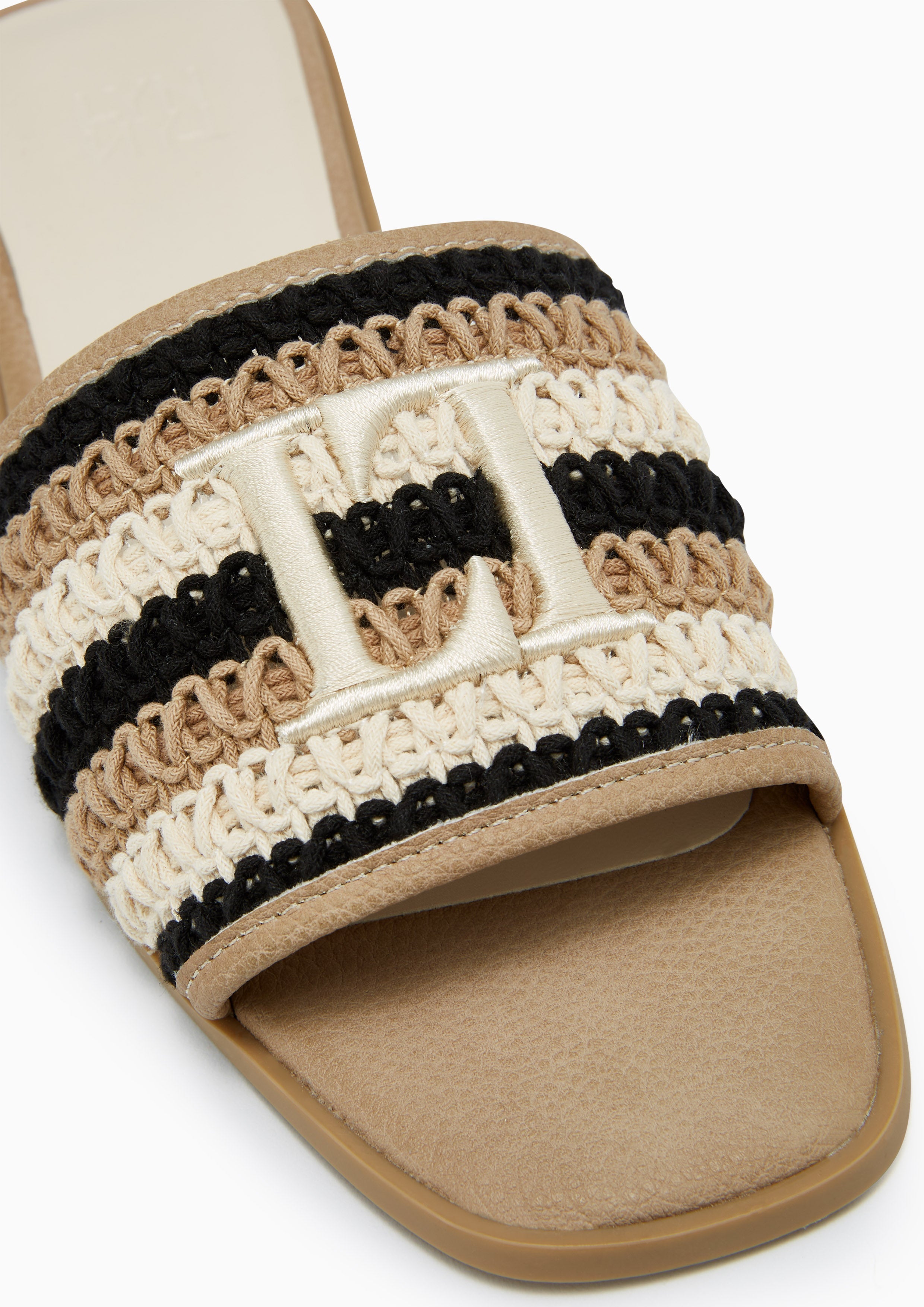 Handa Flat Sandals Brown